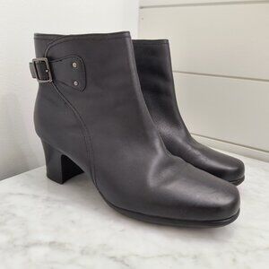 Clarks Women's Black Leather Ankle Boots w/Non-Slip Sole - Women's 8M